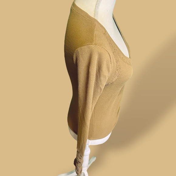 NWOT Free People ‘Wear Me Out’ Thermal Mesh Lace Cuff Sleeve Top in “Olive Leaf” - Picture 12 of 16